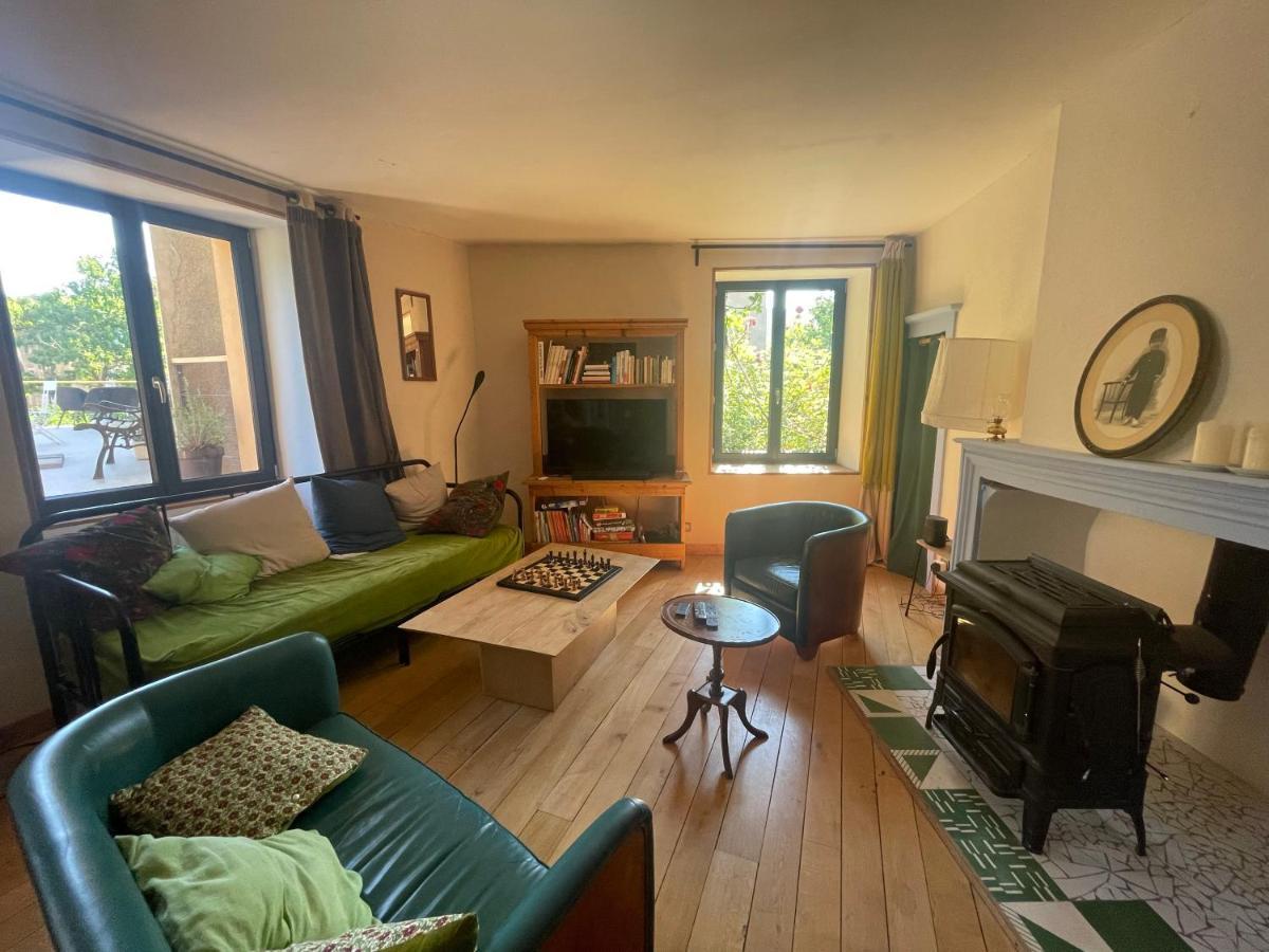 Maison près de la rivière Arbois Extérieur photo