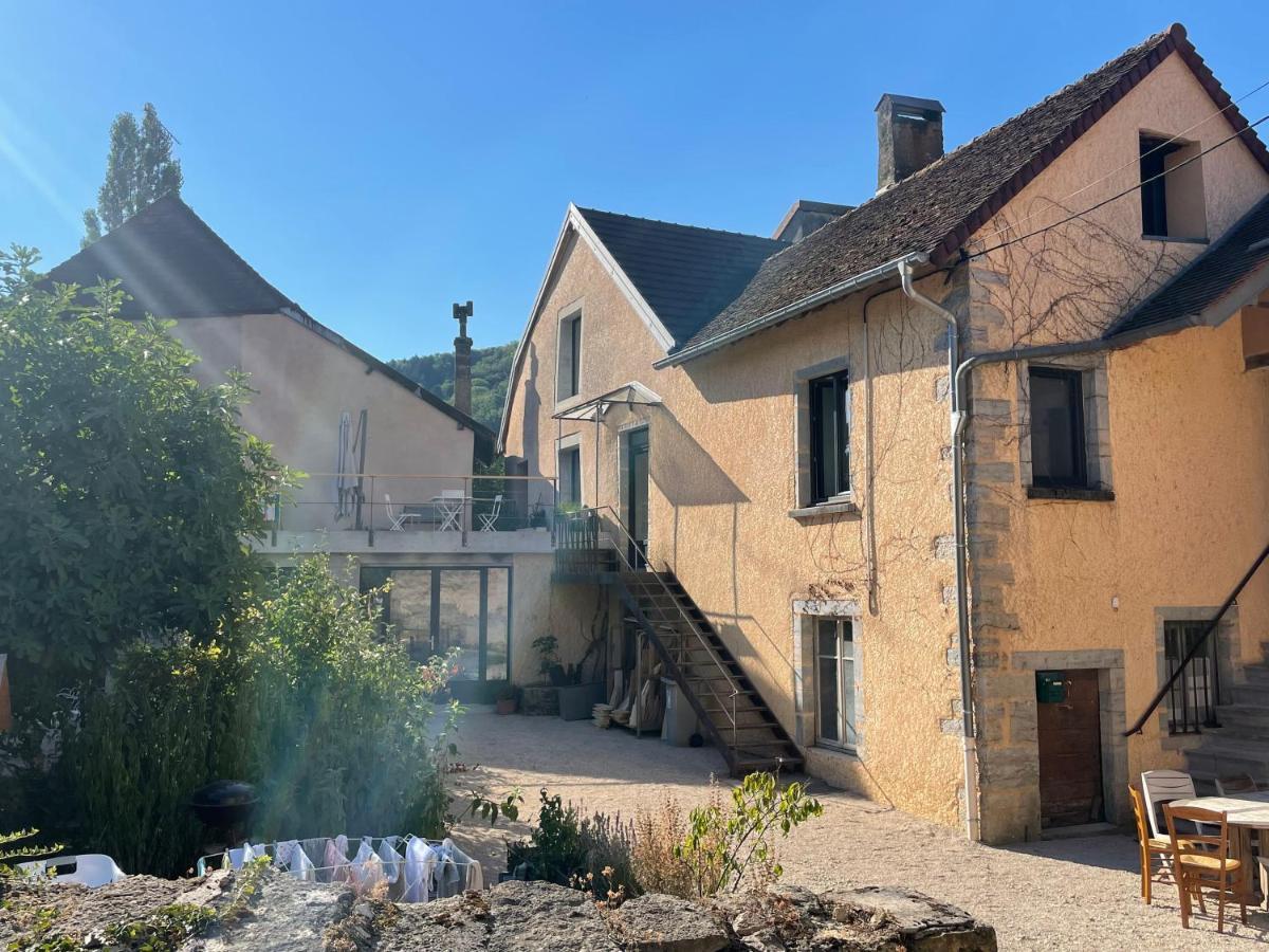 Maison près de la rivière Arbois Extérieur photo