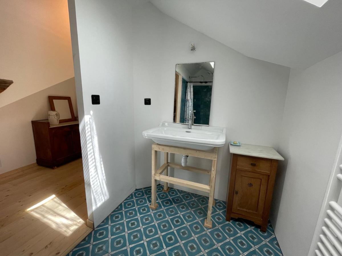 Maison près de la rivière Arbois Extérieur photo
